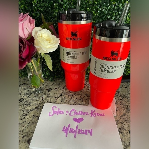 30oz Stanley Quencher Tumbler - Picture 3 of 4